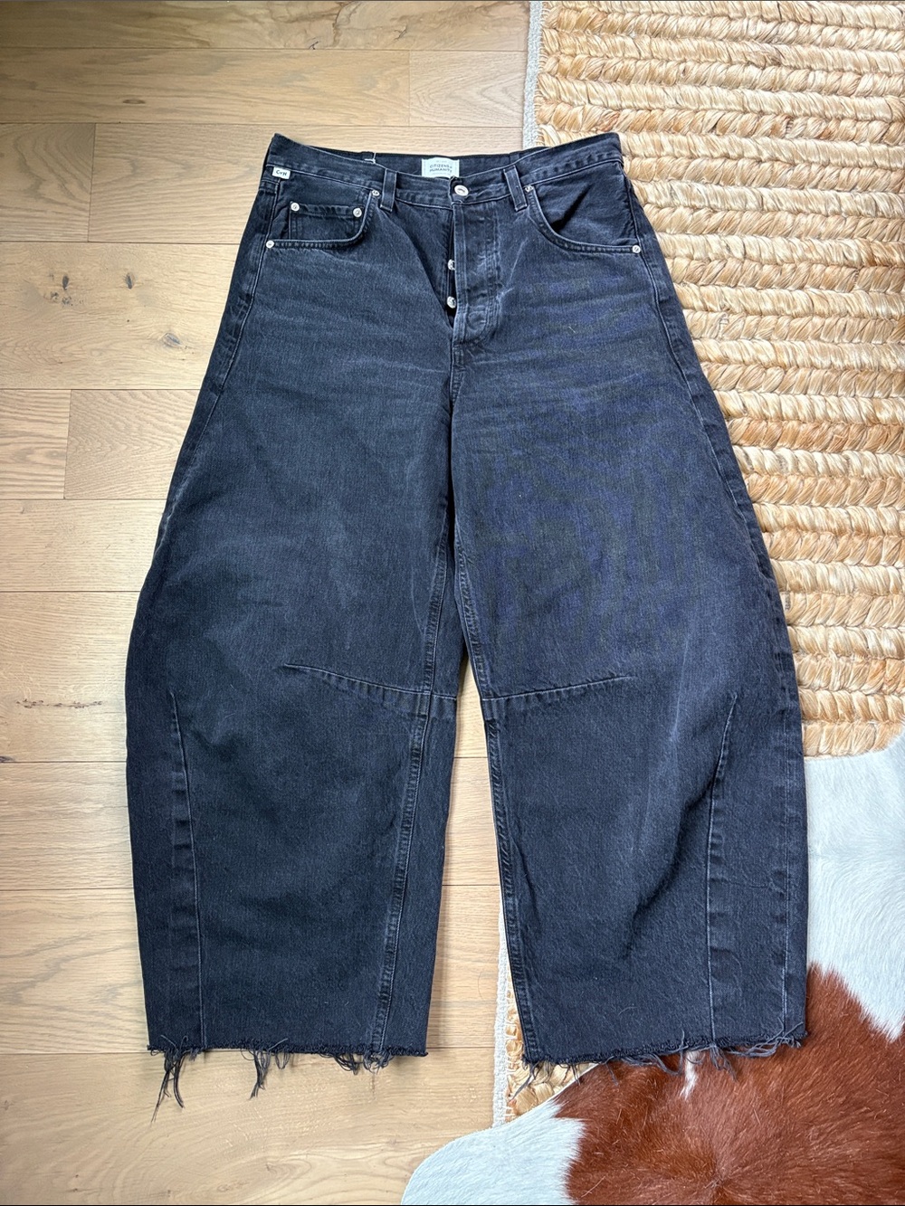 Citizens Of Humanity Horseshoe
barrel-leg jeans - Picture 3 of 5